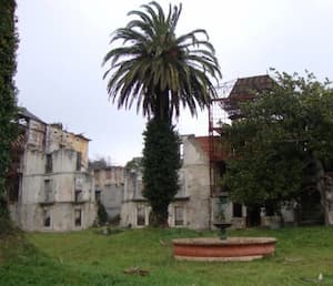 Jardín del palacio de Mendoza Cortina